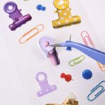 ⁦مجموعة ملصقات شفافة بتصميم أدوات مكتبية⁩ - الصورة ⁦2⁩